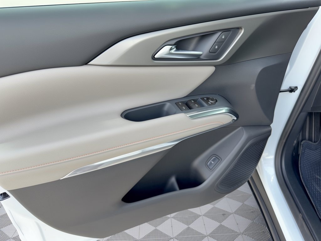New 2027 Chevrolet Traverse LT FWD image 14
