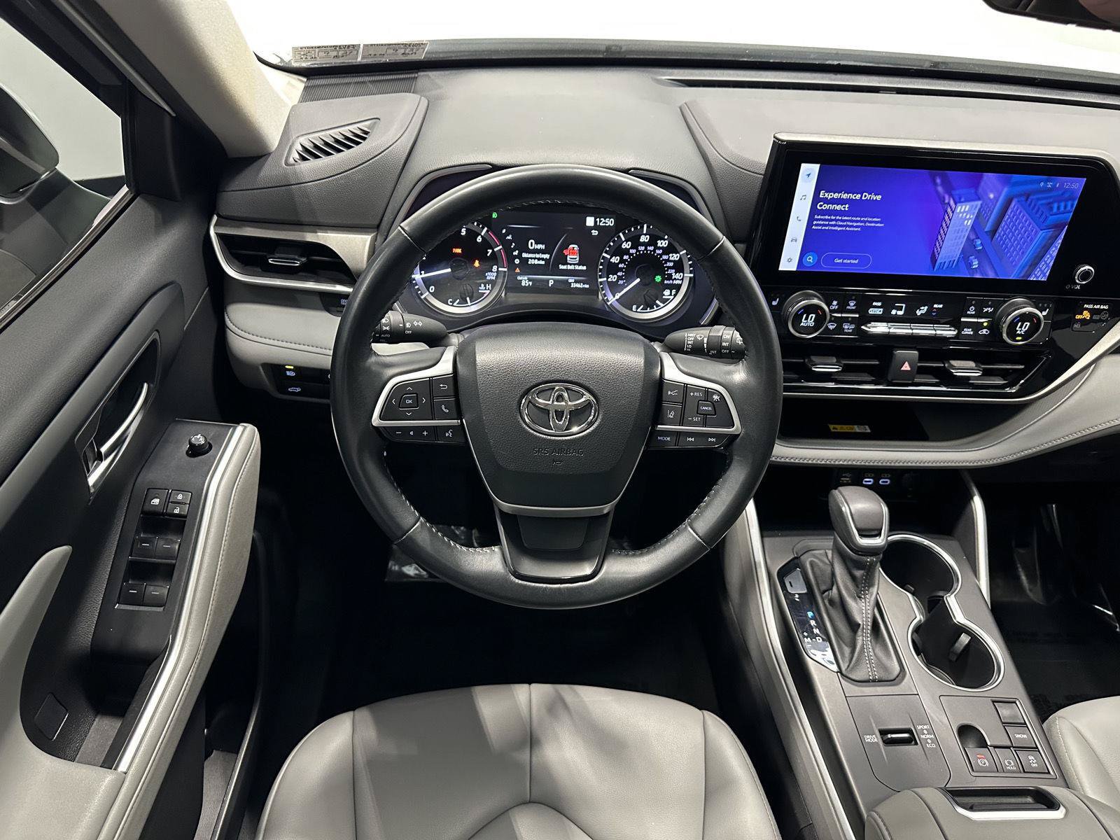 Used 2023 Toyota Highlander XLE FWD image 18