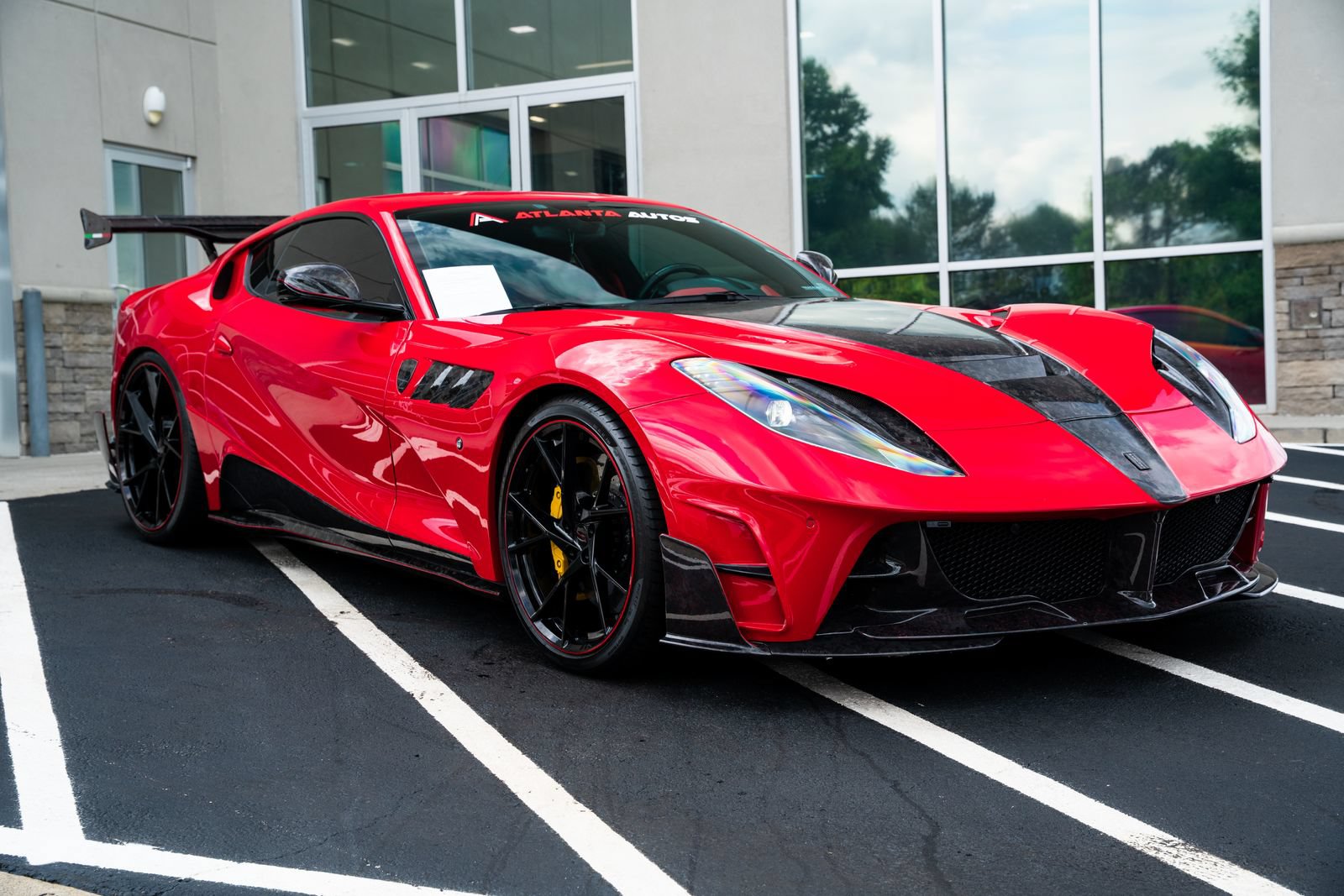 Used 2020 Ferrari 812 Superfast RWD image 8