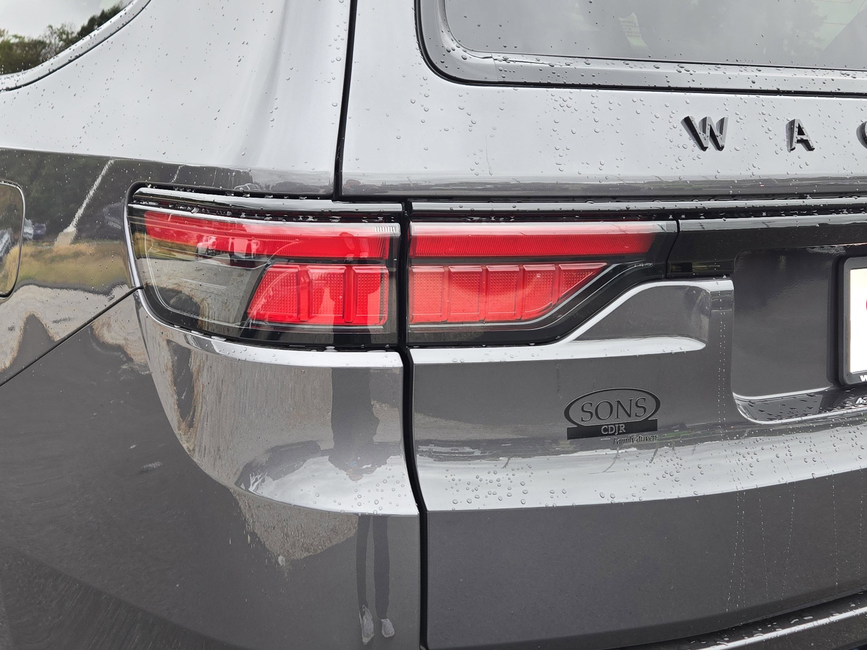 New 2025 Jeep Wagoneer L Series II w/ Premium Group I image 9