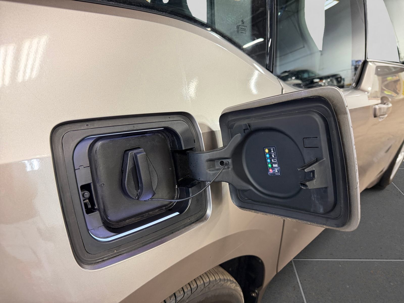 Used 2014 BMW i3 w/ Range Extender RWD image 44