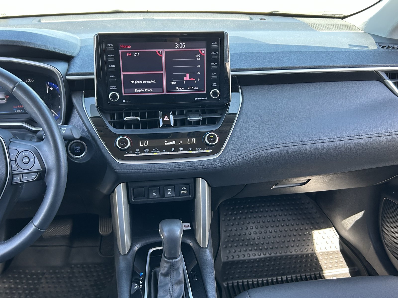 Used 2022 Toyota Corolla Cross XLE AWD/4WD image 17