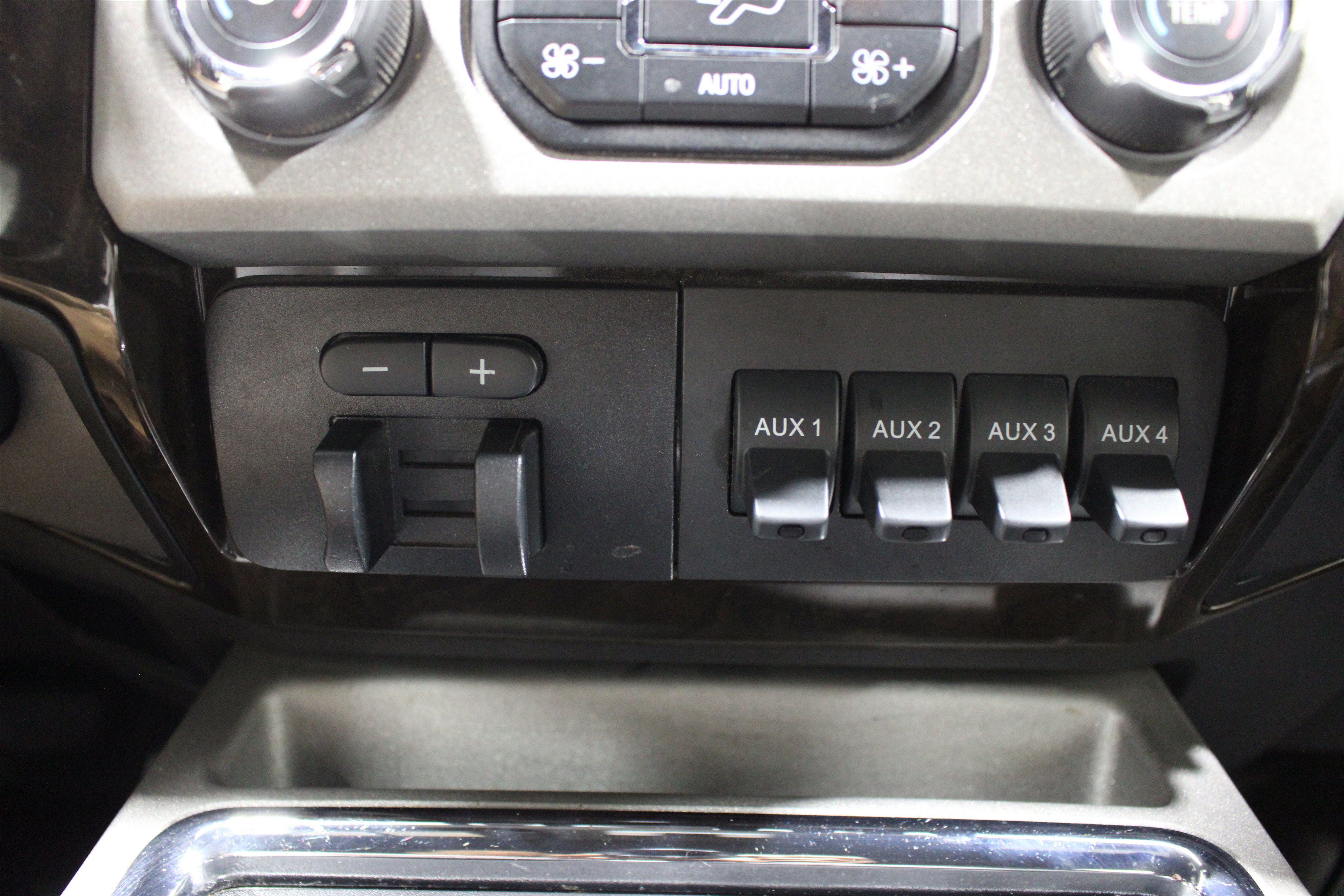 Used 2013 Ford F250 Platinum w/ FX4 Off Road Pkg AWD/4WD image 18