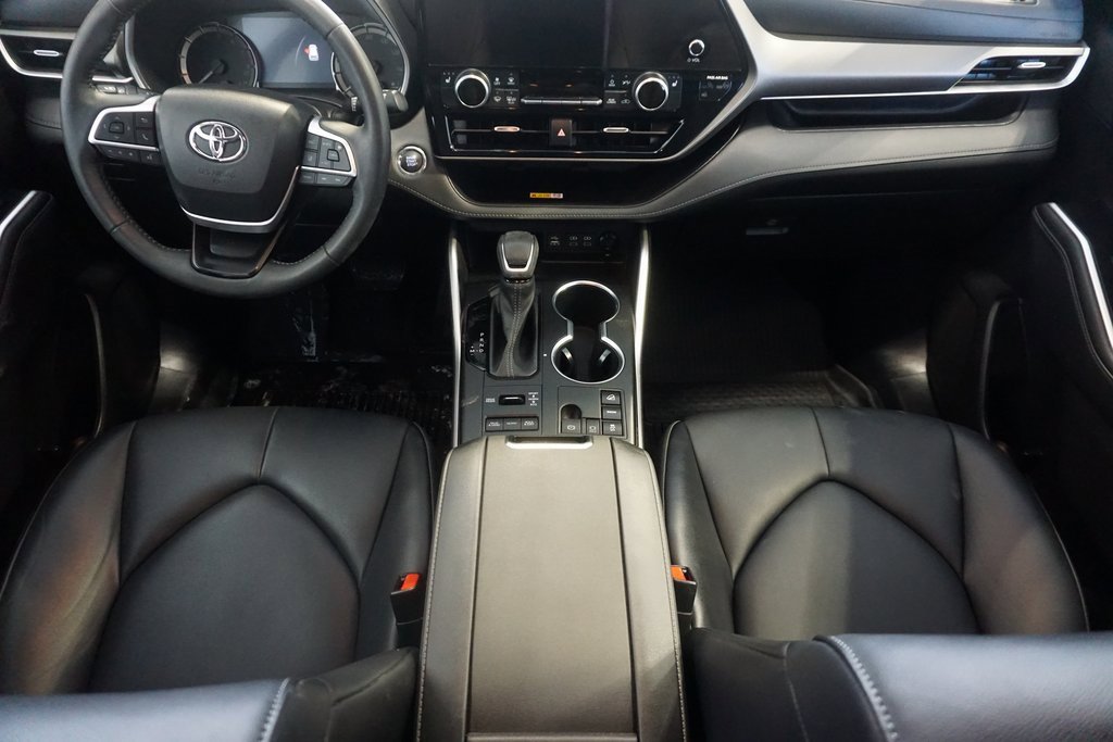 Certified 2023 Toyota Highlander XLE image 27