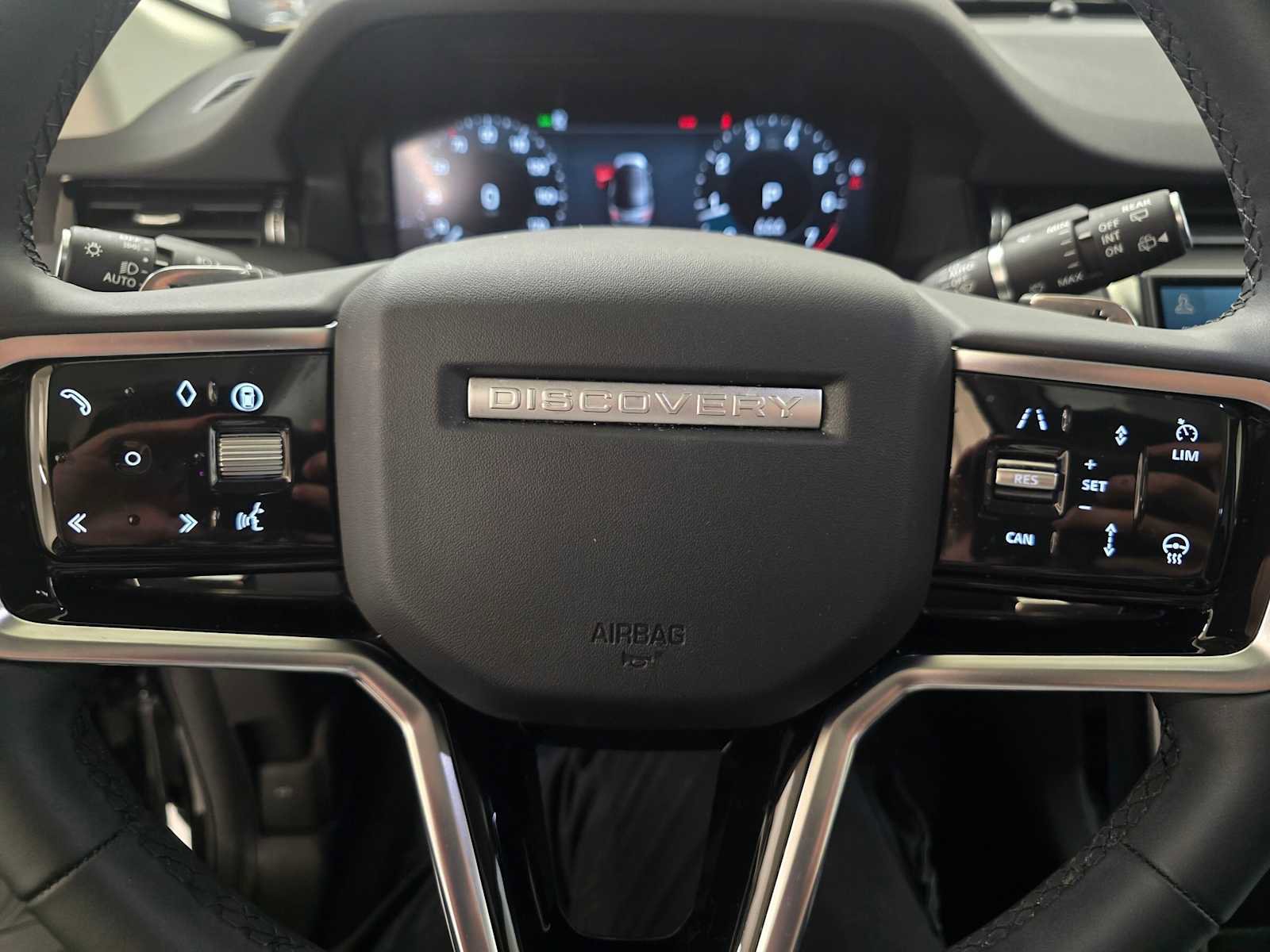 Used 2025 Land Rover Discovery Sport S image 25