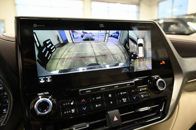 Used 2022 Toyota Highlander Platinum image 18