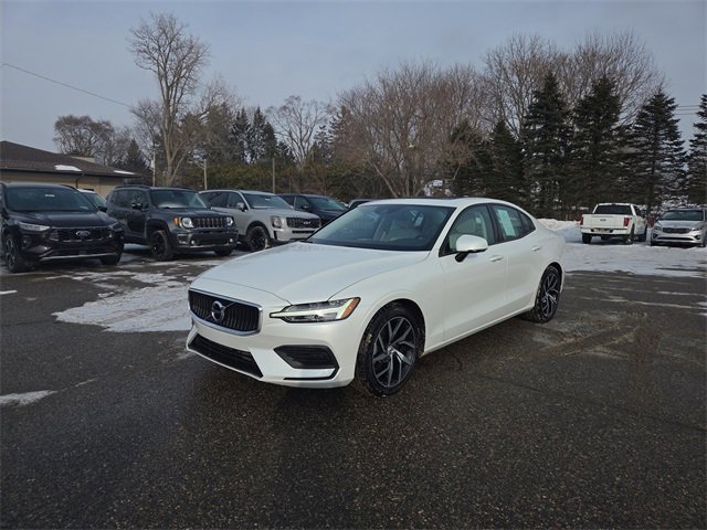Used 2019 Volvo S60 T5 Momentum w/ Premium Package image 10