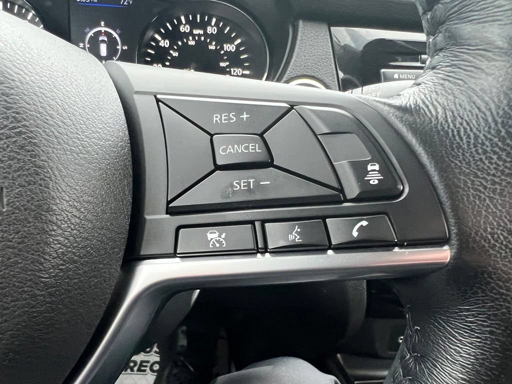 Used 2018 Nissan Rogue SV w/ Sun & Sound Touring Package AWD/4WD image 21