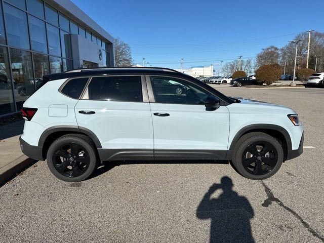 New 2026 Volkswagen Taos SE image 8