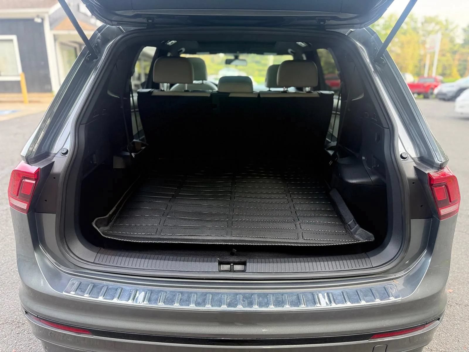 Used 2021 Volkswagen Tiguan SE R-Line w/ 3rd Row Seat Package AWD/4WD image 20