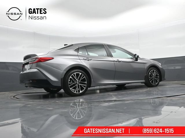 Used 2025 Toyota Camry XLE AWD/4WD image 39
