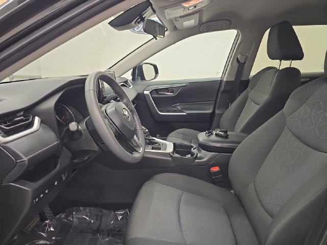 Used 2021 Toyota RAV4 XLE w/ XLE Grade Weather Package AWD/4WD image 19