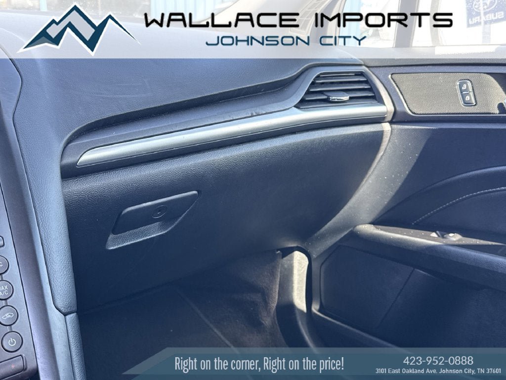 Used 2020 Ford Fusion Titanium AWD/4WD image 21