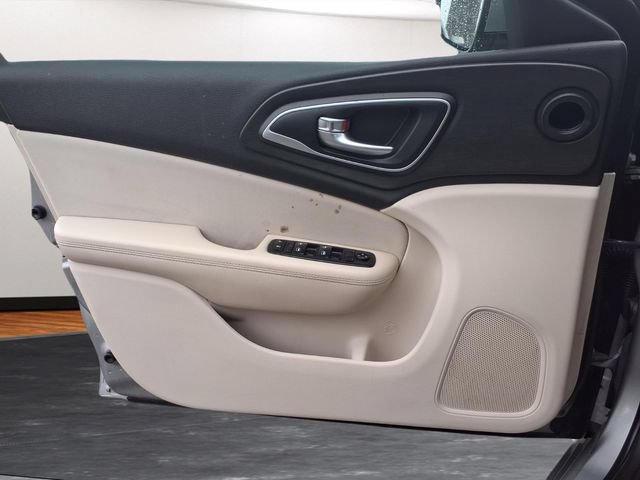 Used 2015 Chrysler 200 Limited w/ Convenience Group FWD image 14