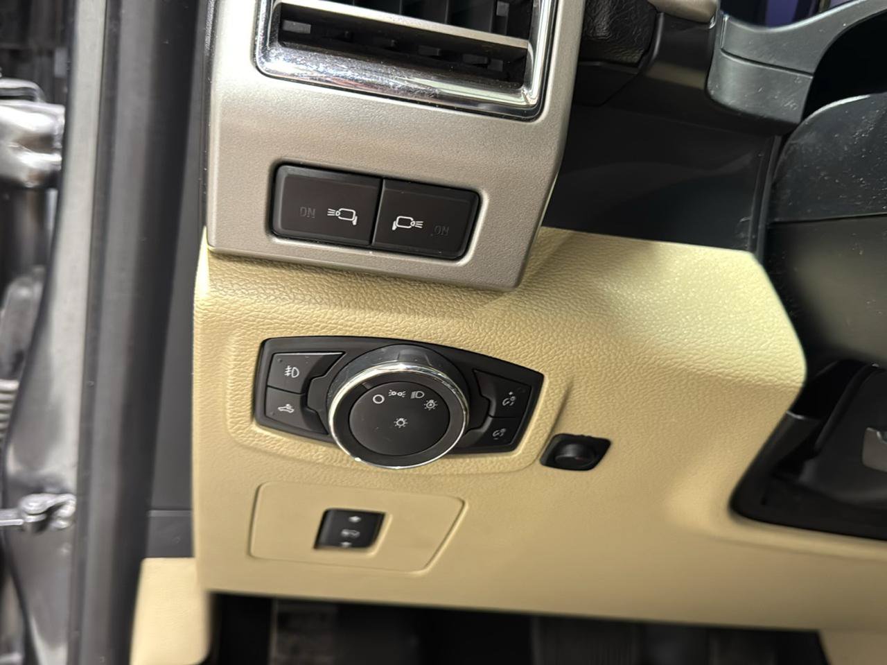 Used 2015 Ford F150 Lariat AWD/4WD image 24