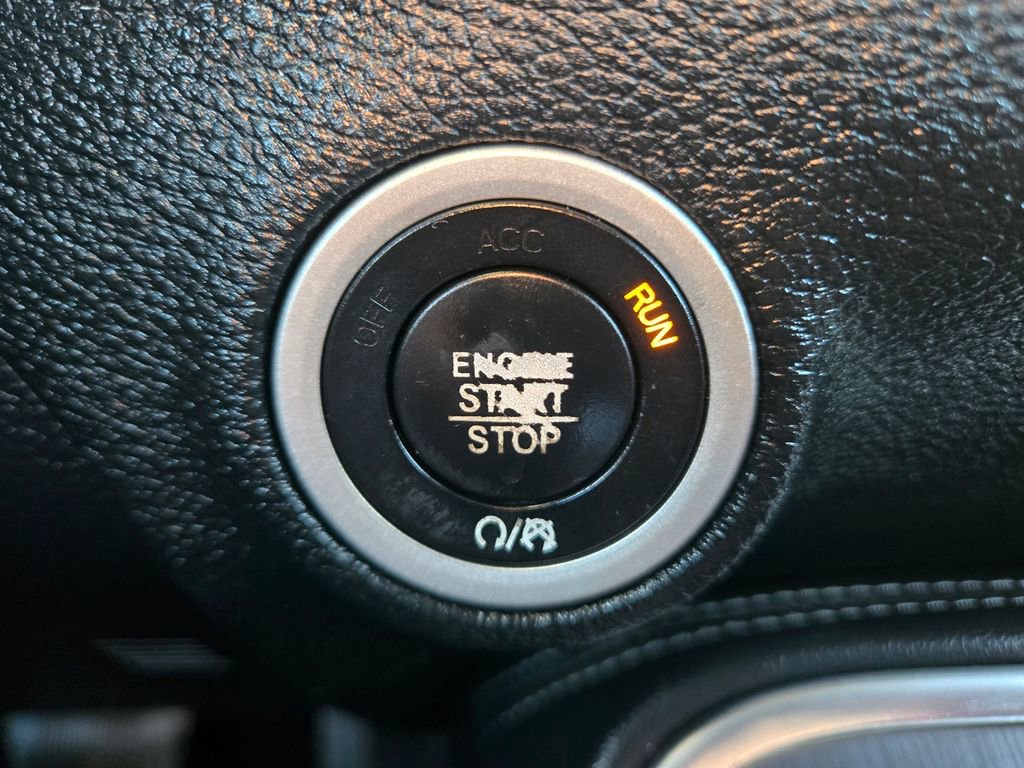 Used 2017 Dodge Challenger SXT image 30