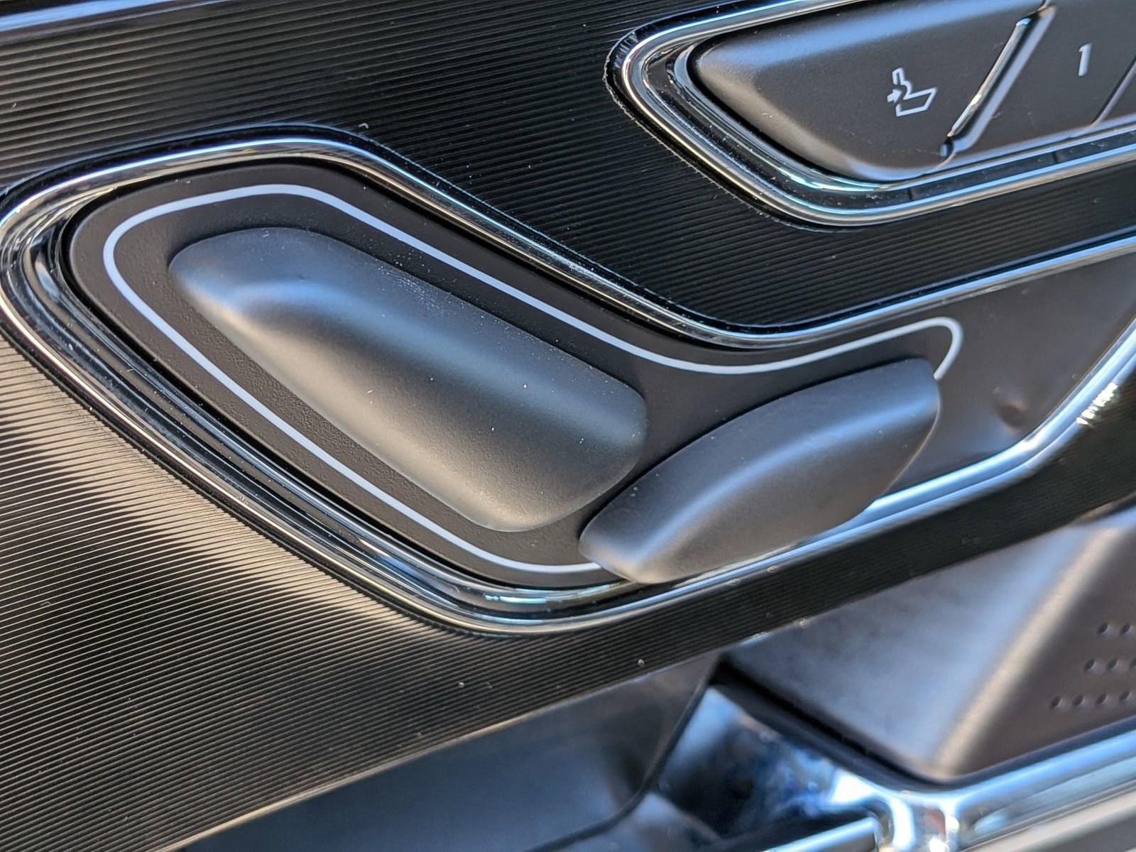 Certified 2025 Lincoln Corsair FWD w/ Equipment Group 101A image 22