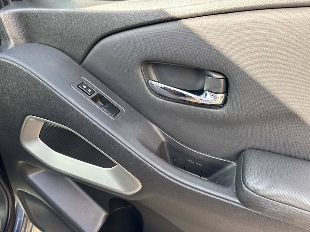 Used 2023 Nissan Frontier SV image 24