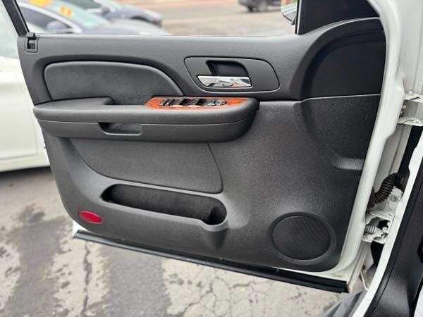 Used 2008 Chevrolet Tahoe LT w/ LT Preferred Equipment Group image 9