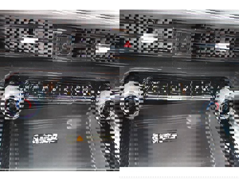 New 2025 Chevrolet Suburban Premier image 15