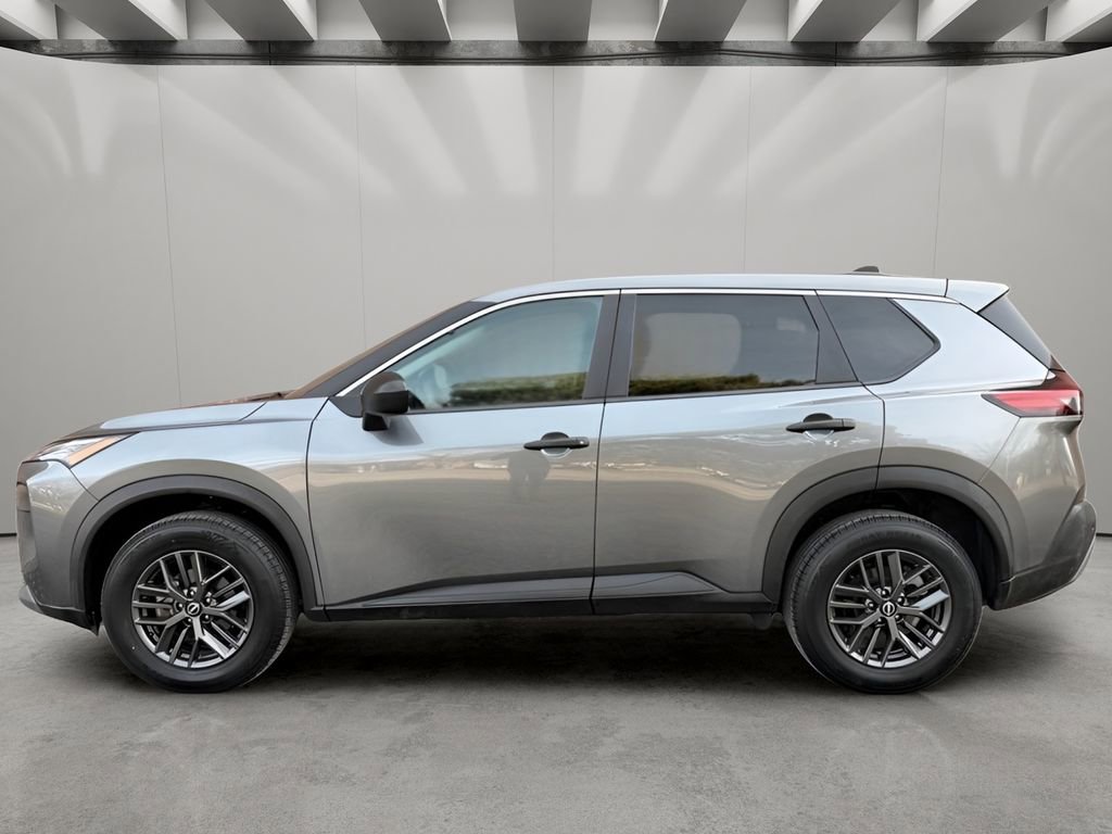 Used 2023 Nissan Rogue S image 2