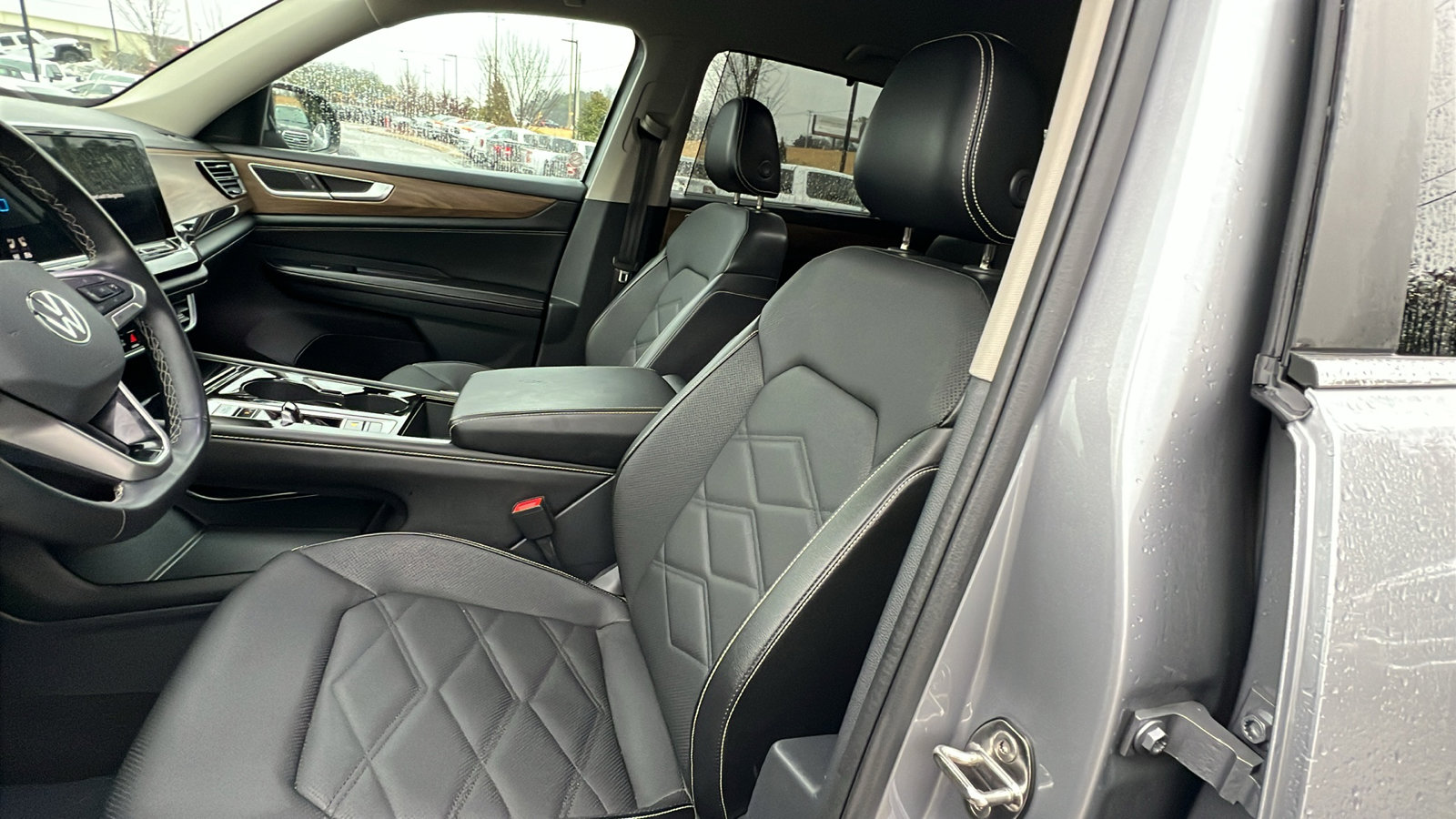 Used 2024 Volkswagen Atlas SE image 17