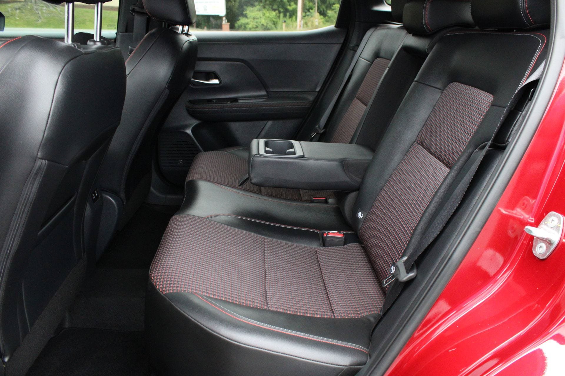 Used 2025 Nissan Kicks SR FWD image 17