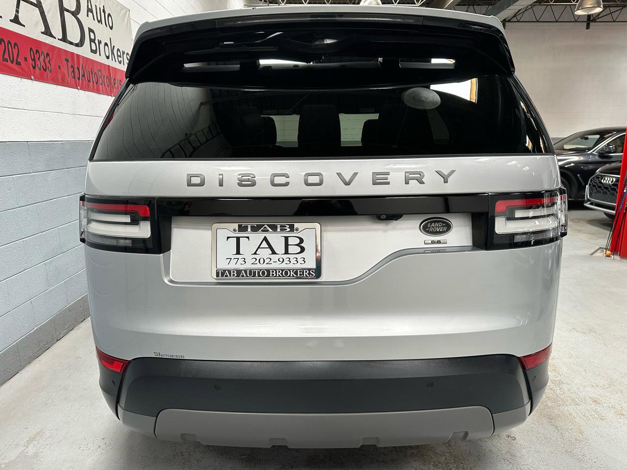 Used 2018 Land Rover Discovery SE AWD/4WD image 4