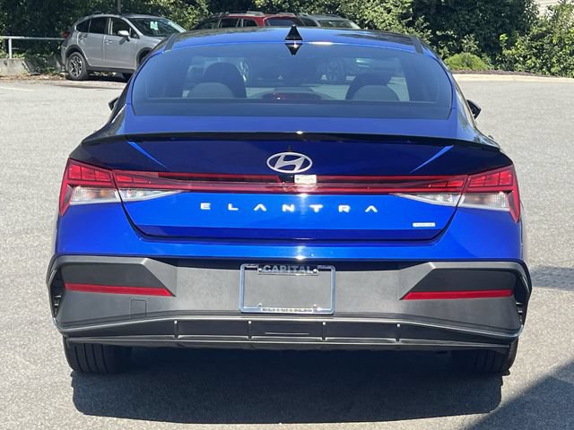 Certified 2025 Hyundai Elantra SEL FWD image 12