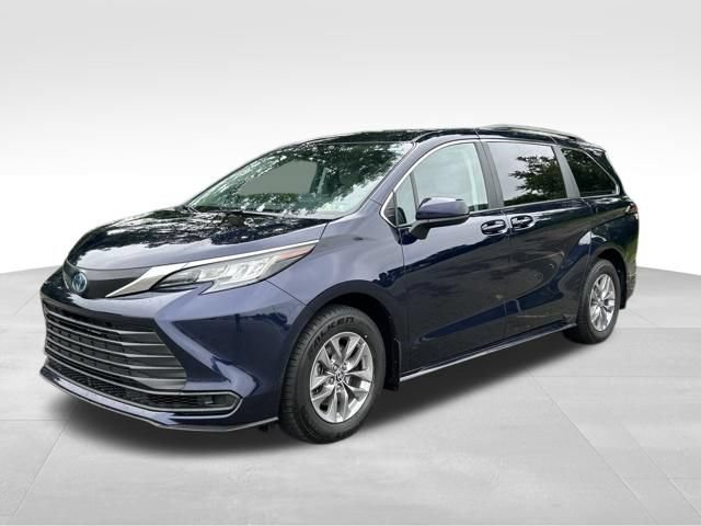 Certified 2023 Toyota Sienna LE