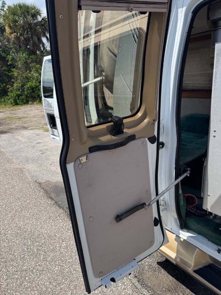 Used 1997 Ford E-150 and Econoline 150 RWD image 22