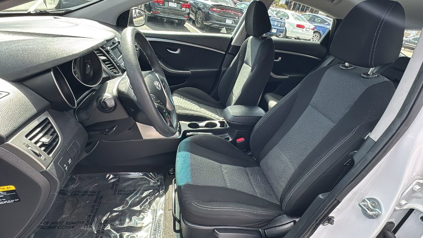 Used 2017 Hyundai Elantra GT image 10