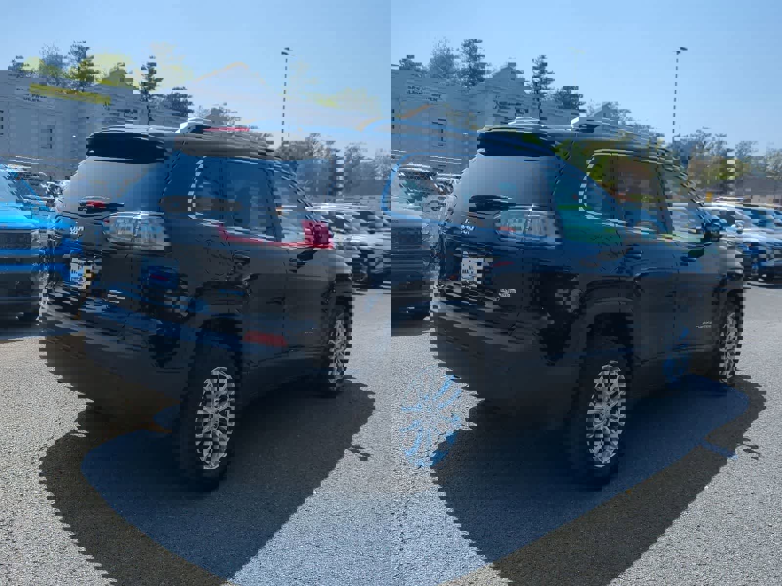 Used 2019 Jeep Cherokee Latitude w/ Popular Appearance Group image 8