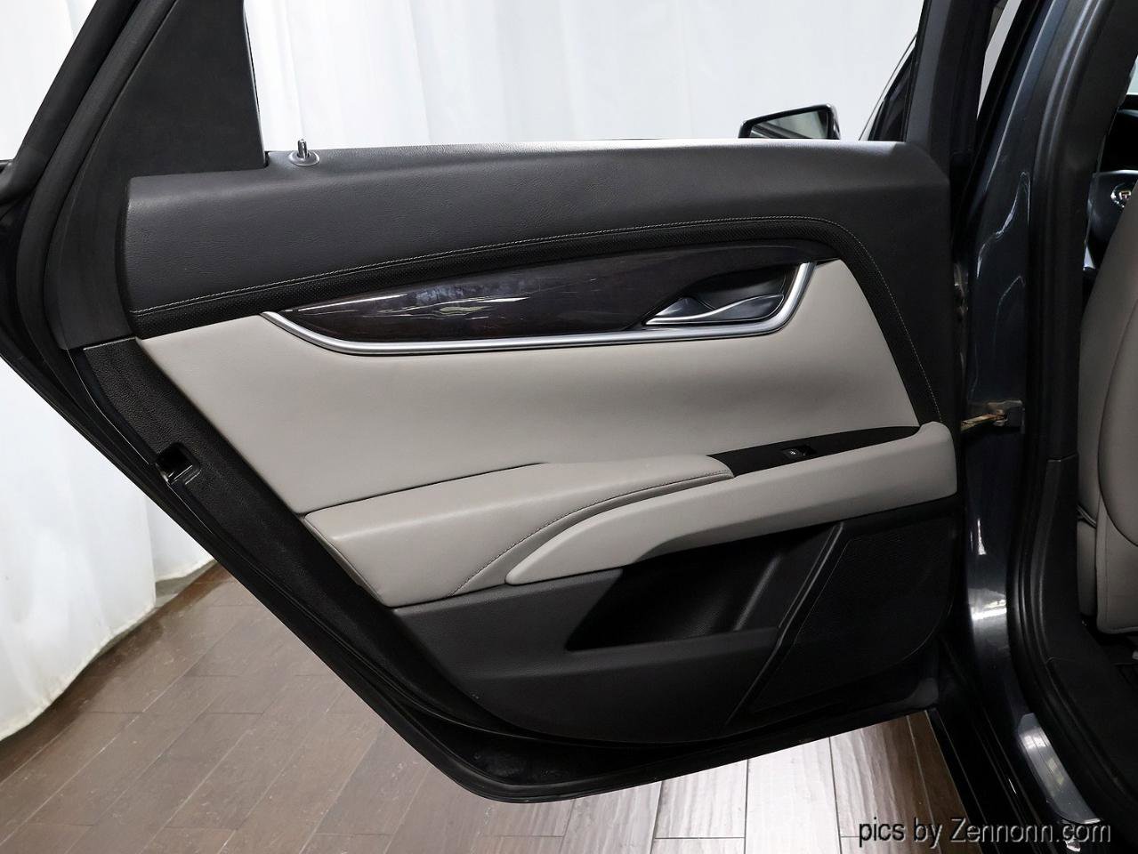 Used 2013 Cadillac XTS Luxury FWD image 26