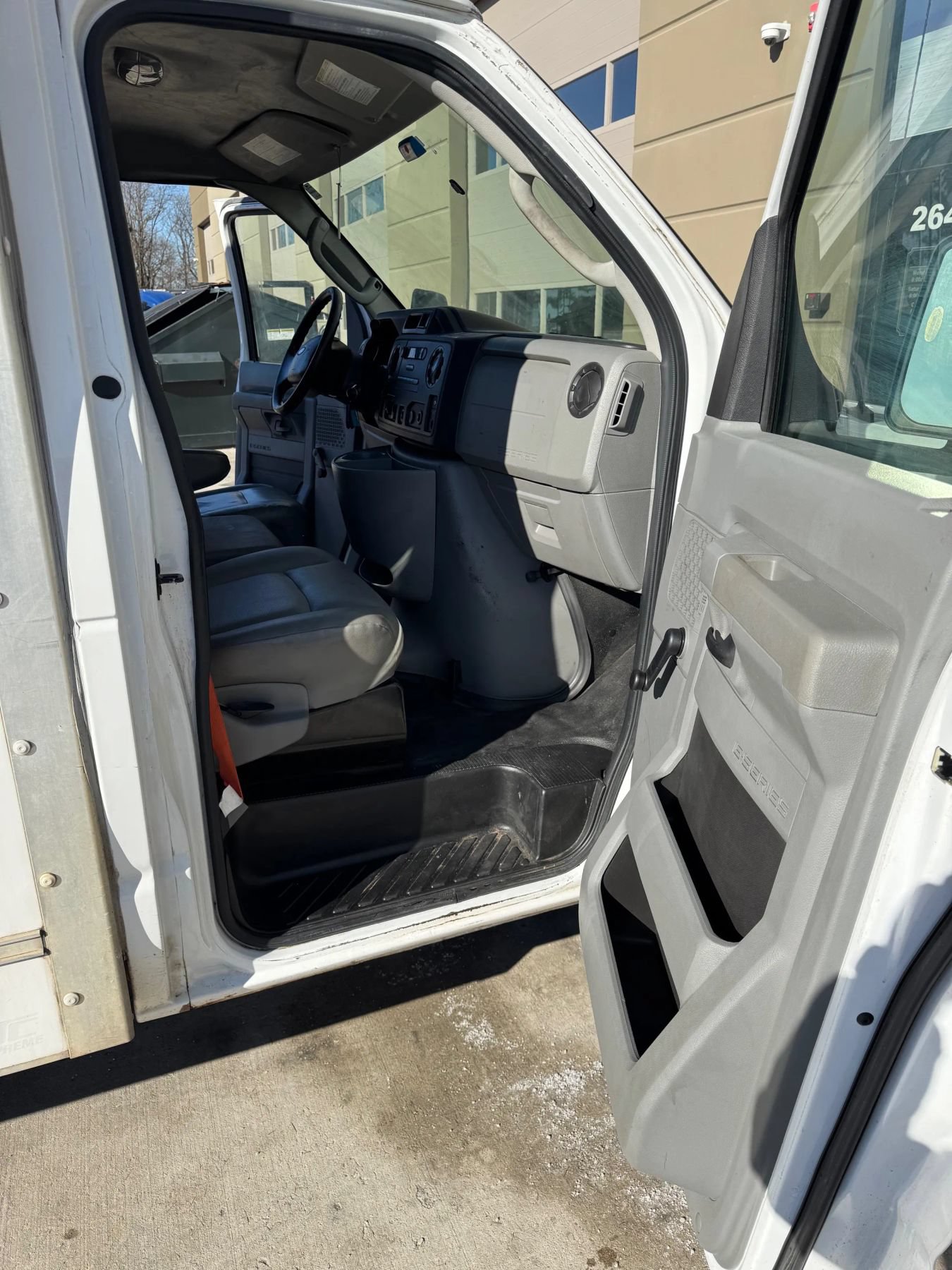 Used 2015 Ford E-350 and Econoline 350 Super Duty RWD image 11