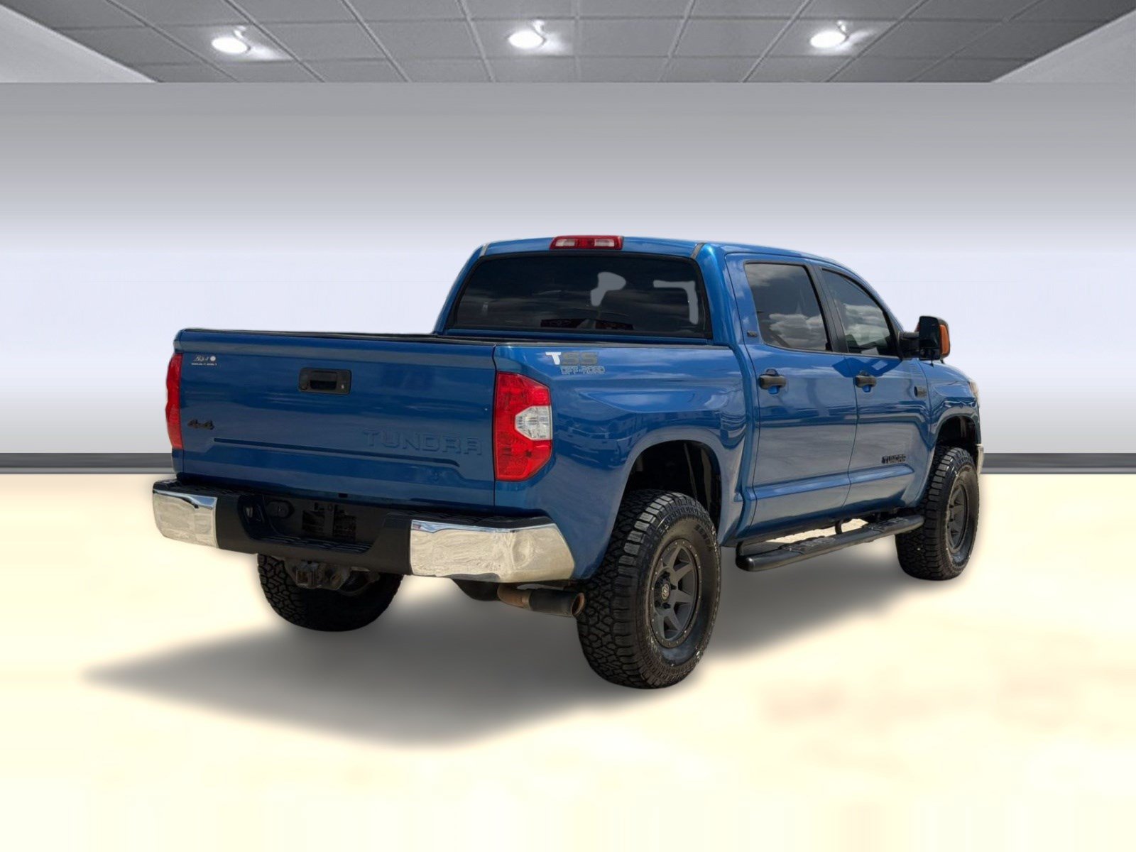 Used 2018 Toyota Tundra SR5 w/ SR5 Upgrade Package AWD/4WD image 9