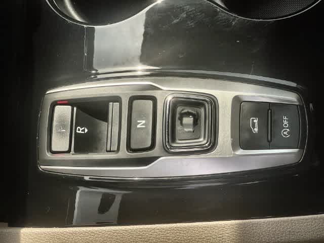 Used 2017 Honda Pilot Touring image 16
