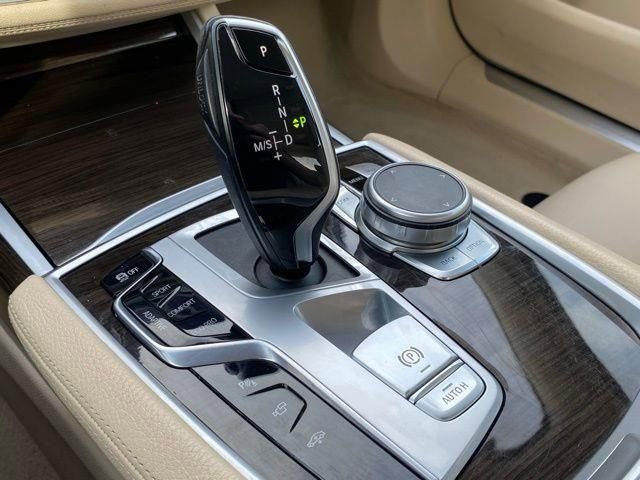 Used 2020 BMW 740i xDrive w/ Cold Weather Package image 40