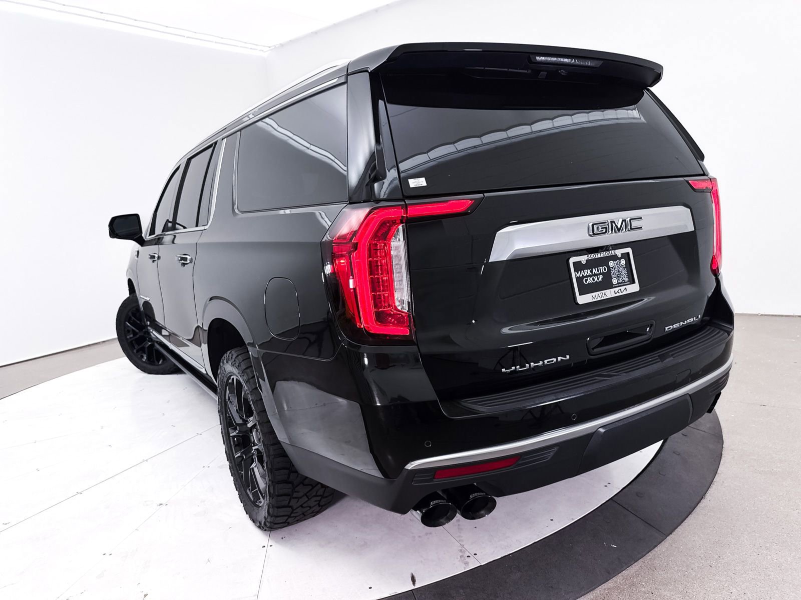 Used 2022 GMC Yukon XL Denali AWD/4WD image 8