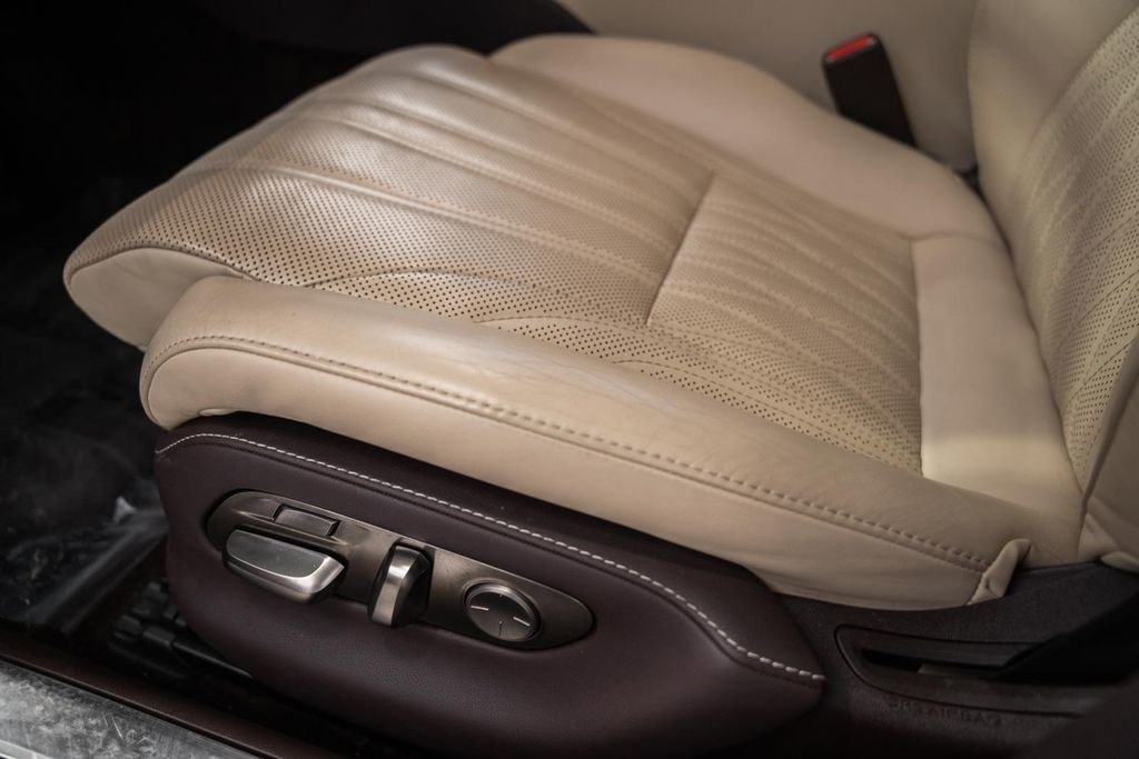 Used 2019 Lexus LS 500h w/ Luxury Package image 36