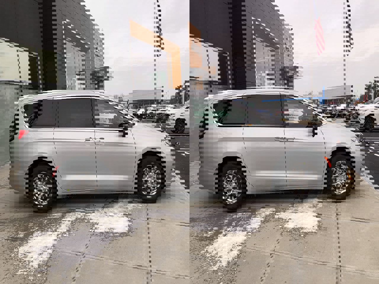 New 2026 Chrysler Pacifica Select image 6
