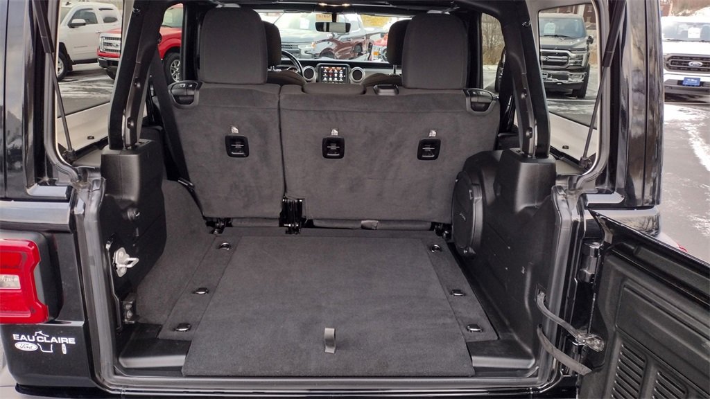 Used 2020 Jeep Wrangler Unlimited Sahara image 26