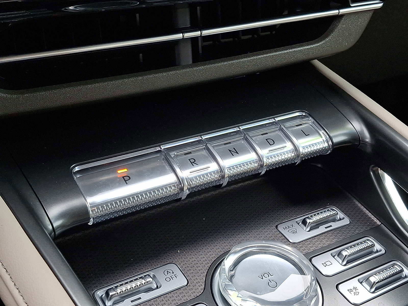 Used 2024 Lincoln Nautilus Premier image 14