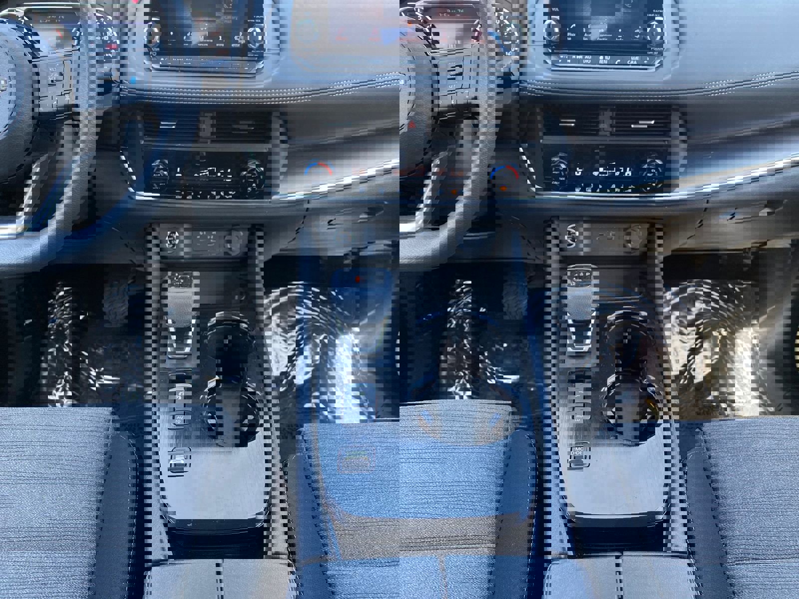 Used 2023 Nissan Rogue SV image 13