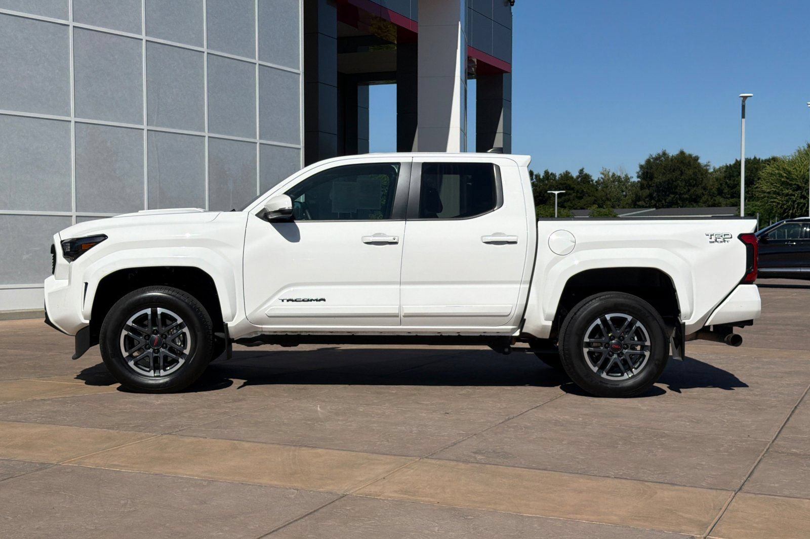 Used 2024 Toyota Tacoma TRD Sport w/ TRD Sport Upgrade Package AWD/4WD image 7