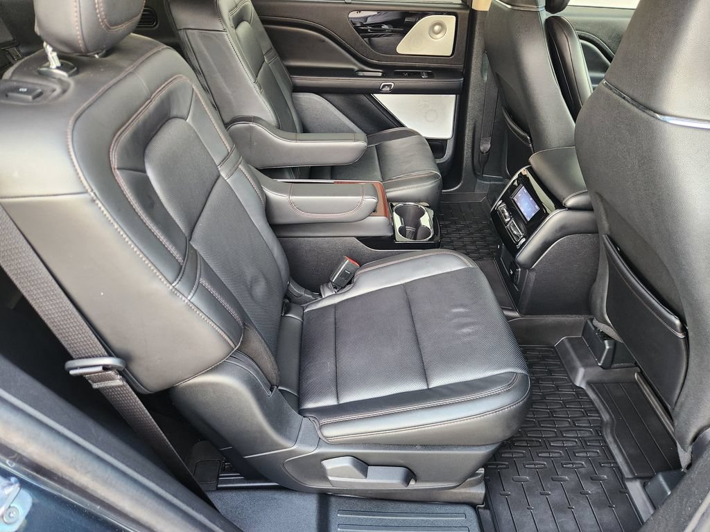 Used 2024 Lincoln Aviator Reserve w/ Equipment Group 201A RWD image 31