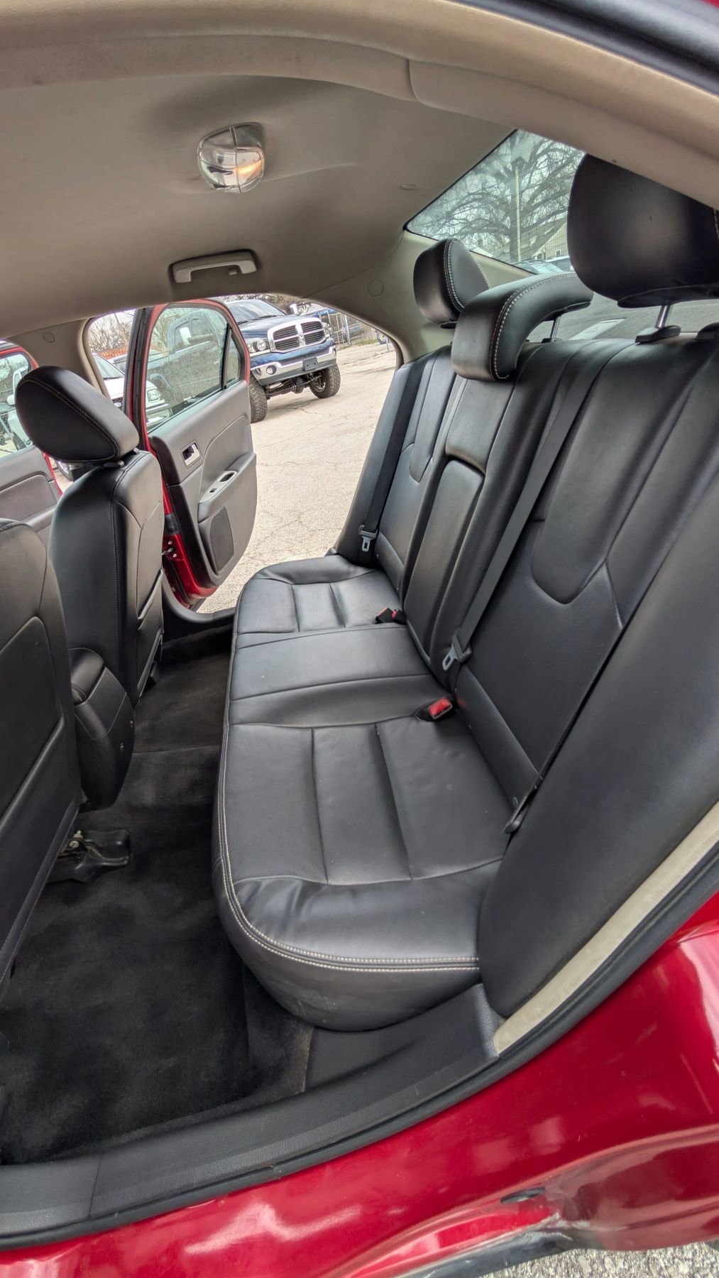 Used 2011 Ford Fusion SEL image 16