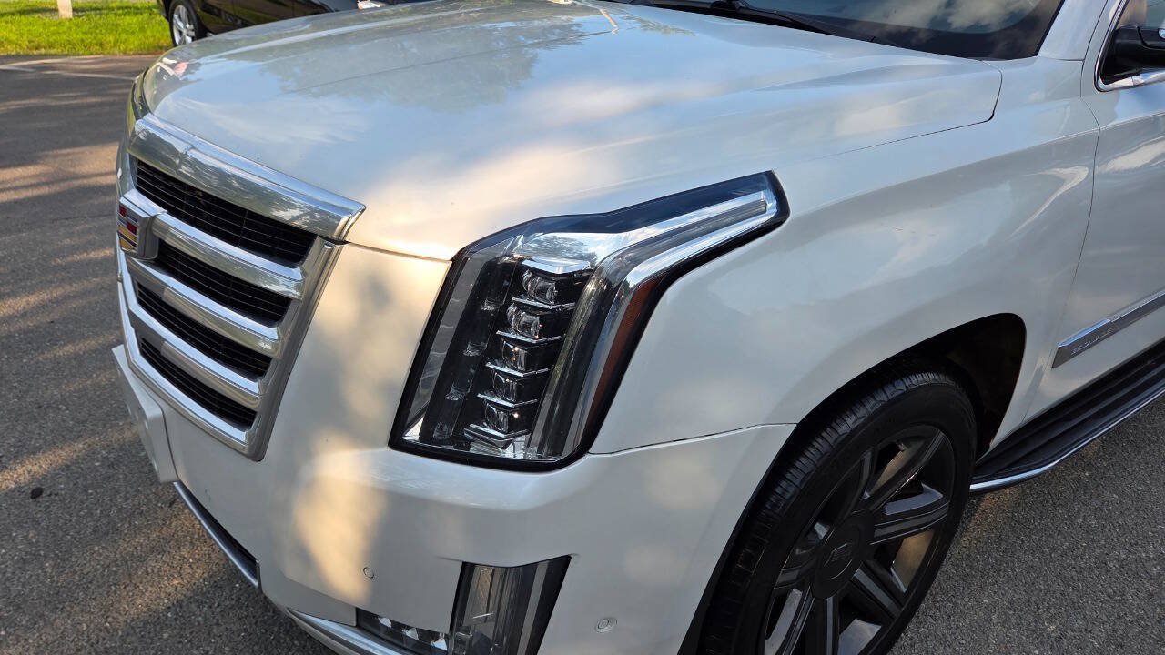 Used 2017 Cadillac Escalade Luxury AWD/4WD image 26
