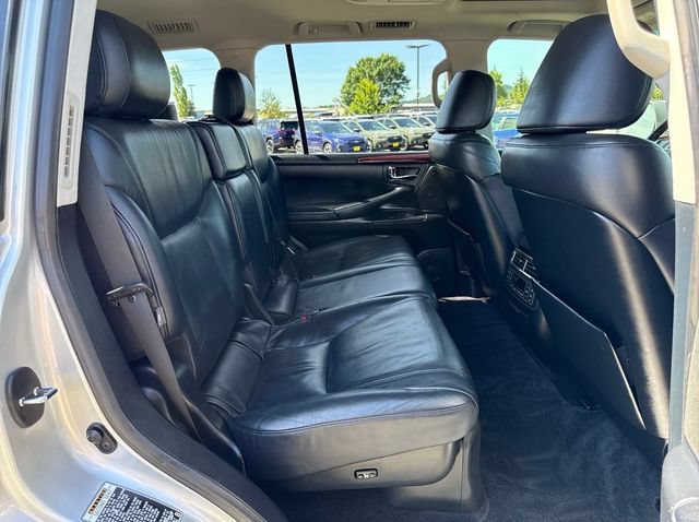Used 2011 Lexus LX 570 4WD w/ Luxury Pkg image 10