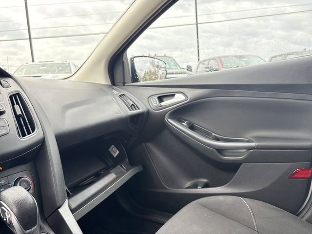 Used 2017 Ford Focus SE w/ SE Winter Package image 39